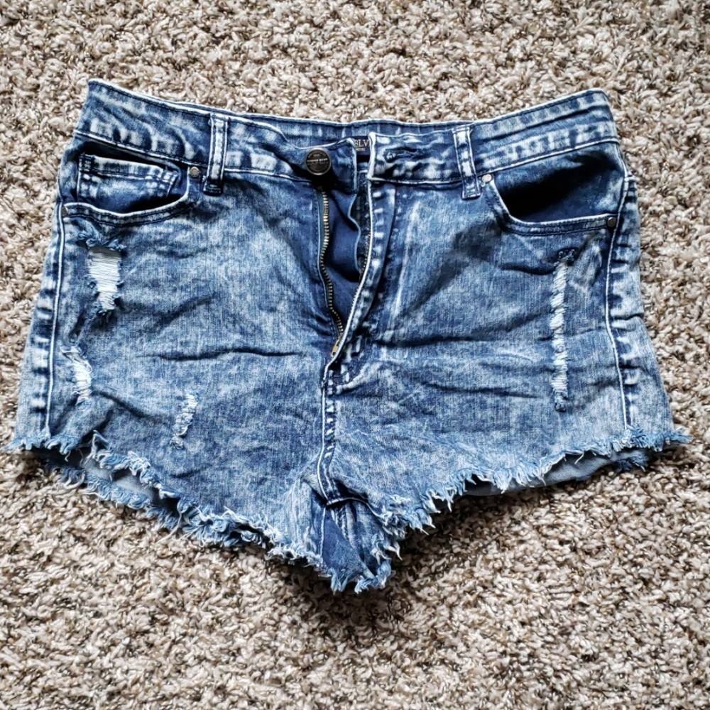 High-waisted jean shorts